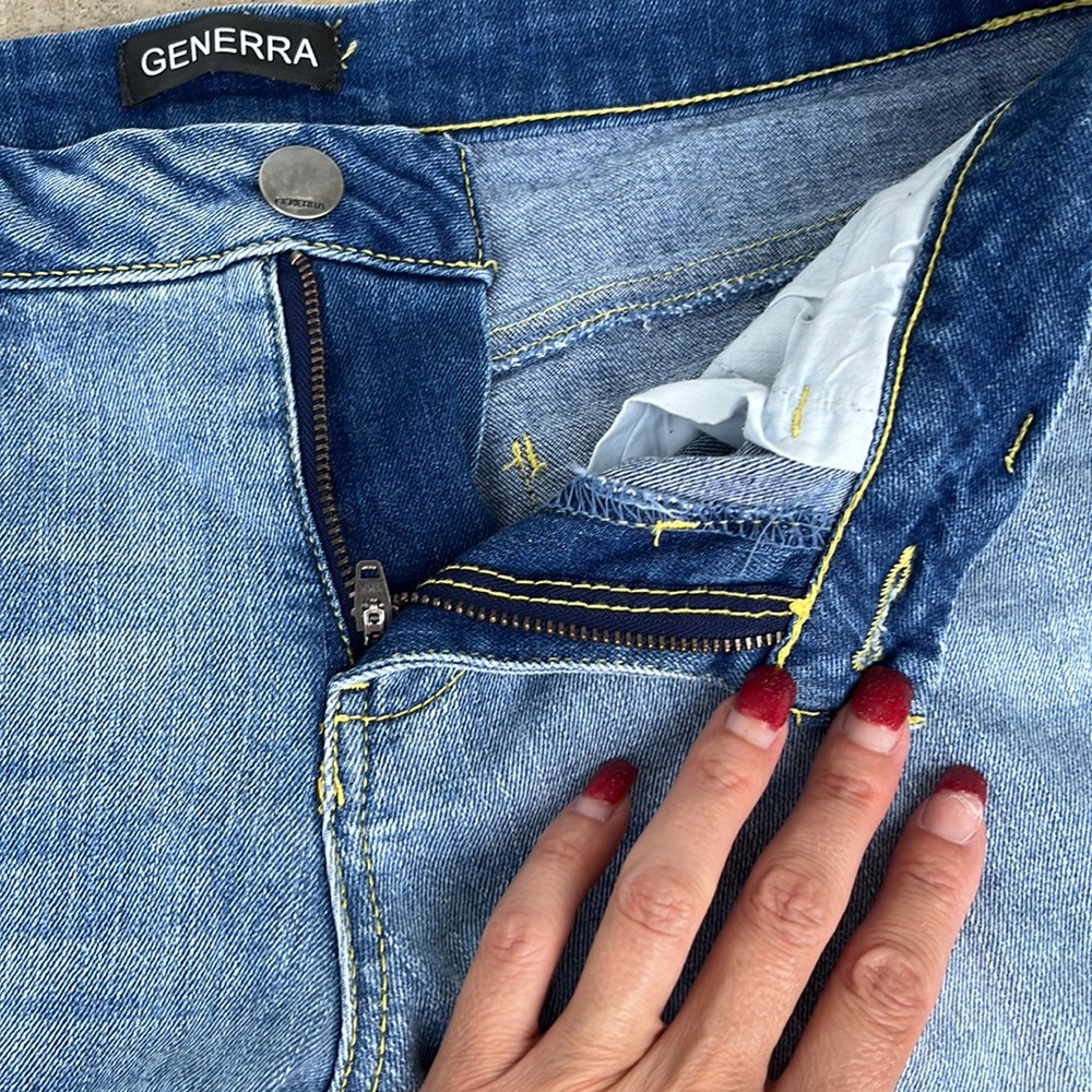 EUC Generra denim distressed capris - Picture 6 of 16